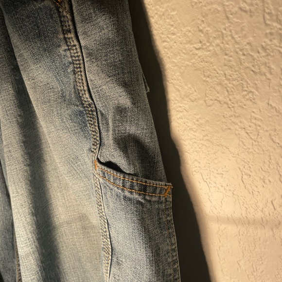 Levi’s Carpenter Jorts - Picture 10 of 14